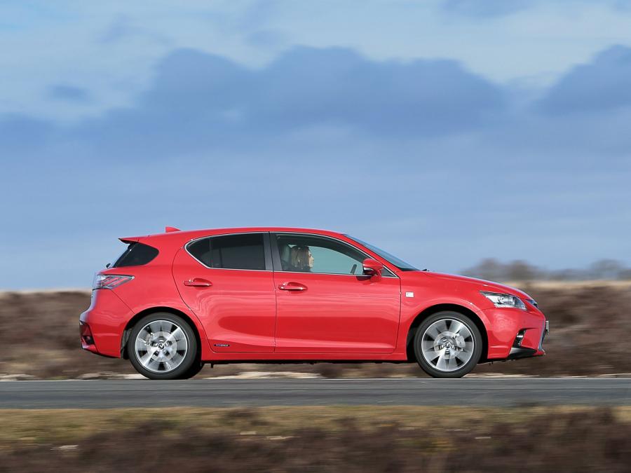  Lexus CT200h F-Sport 2014 года  (UK) (фото 5 из 23)